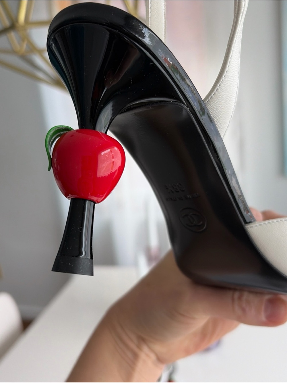 26A Chanel Lambskin & Patent Calfskin White & Black Apple Slingback 38.5 New - Picture 9 of 16